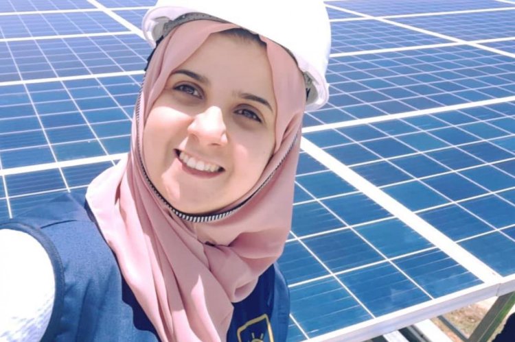 Molozu tuğlaya, gün ışığını elektriğe dönüştüren Gazzeli kadınla tanışın