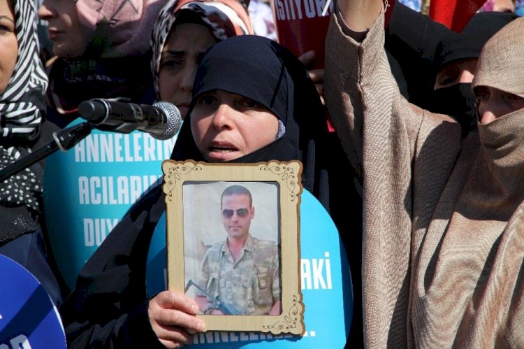 "12 asker ve polis, 2 MİT görevlisi PKK'nın elinde"