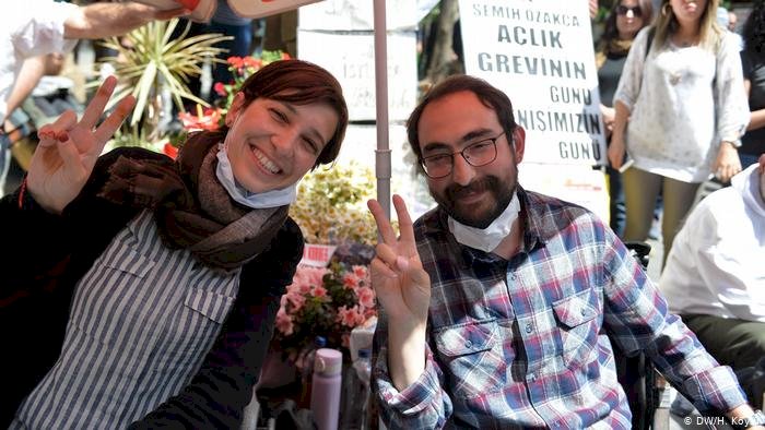 Nuriye Gülmen yine gözaltında