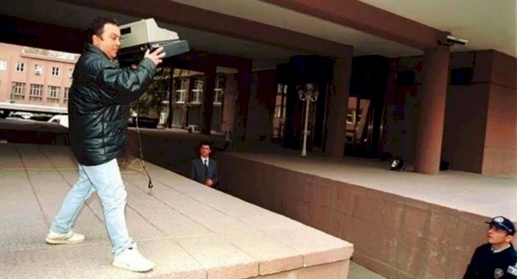 Ecevit’in önüne yazar kasa fırlatan kişi konuştu
