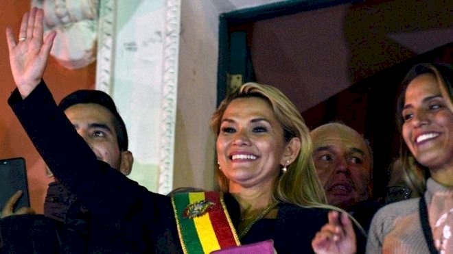 Jeanine Áñez: Bolivya'da kendisini geçici devlet başkanı ilan eden senatör