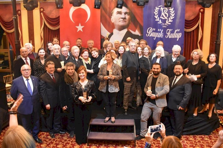 İBB Şehir Tiyatroları, 44. İsmet Küntay Ödülleri’nden 3 ödüle layık görüldü.