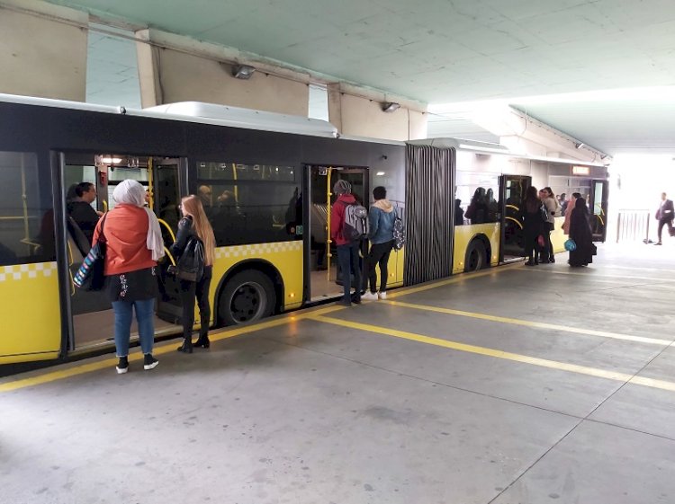 Metrobüs’te 'İşaretli Bekleme Yeri' Dönemi Başlıyor
