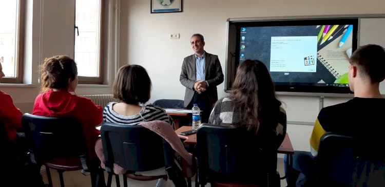 ADFE Başkanı Fırat, Üniversitede Alevilik Dersi Verdi
