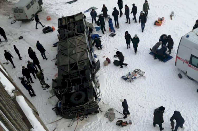Rusya’da otobüs buz tutan nehre uçtu 19 yolcu hayatını kaybetti
