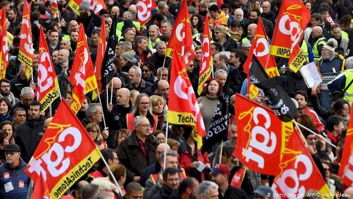 Fransa'da genel grev hayatı felç etti