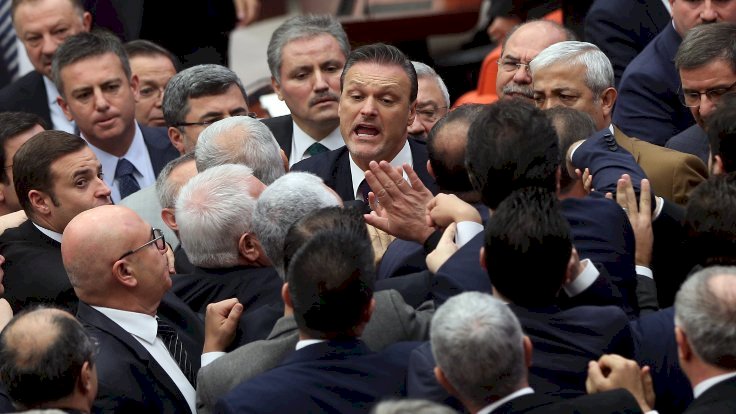 Meclis'te Tank Palet Fabrikası gerilimi: Milletvekilleri birbirlerinin üzerine yürüdü