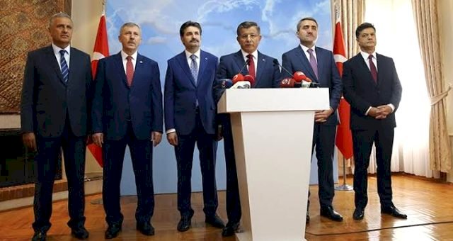 Davutoğlu 'Gelecek Partisi' için başvuru dosyasını bugün İçişleri Bakanlığı'na sunuyor