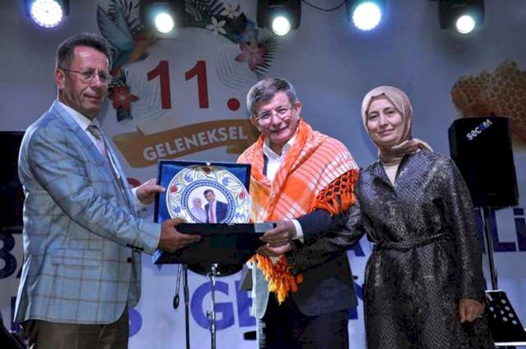İddia: Ahmet Davutoğlu ile görüşen mevcut belediye başkanları var