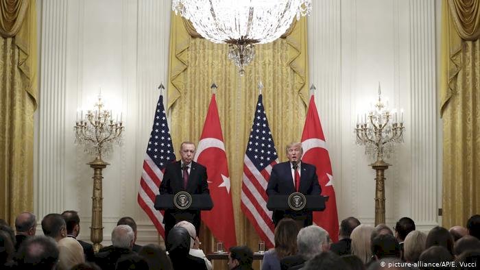 Ünlühisarcıklı: Türkiye sağlı sollu kroşe yiyor