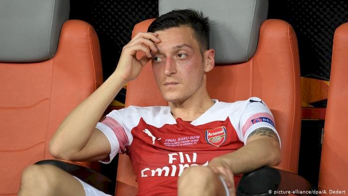 Özil konsol oyunu PES'ten çıkarıldı