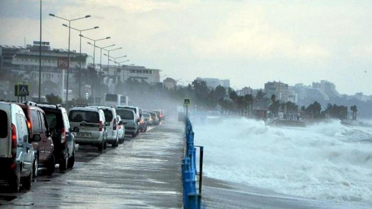 İstanbul’da yarın öğle saatlerinden itibaren Lodos fırtınası bekleniyor.