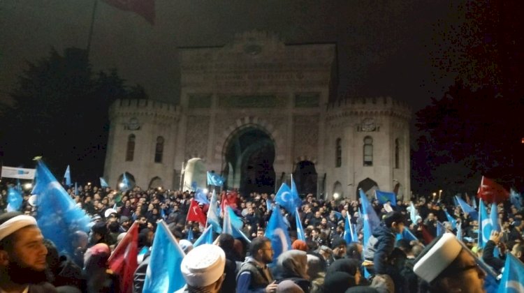 Doğu Türkistan'da yaşanan zulüm protesto edildi