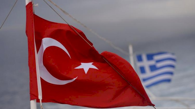 Yunanistan'da Türk konsolosluk çalışanının arabası kundaklandı