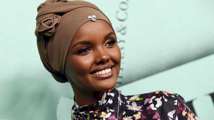 Halima Aden Essence dergisinin kapağında 'tesettürlü ilk kadın' oldu