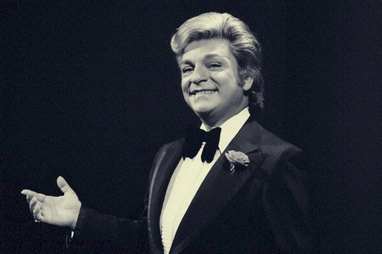 Zeki Müren Kimdir ?