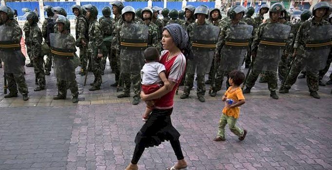 500 bin çocuk Çin'in sadakat kampında