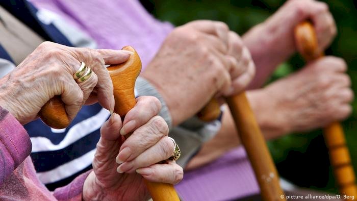 Almanya'da emekli maaşı fiyatlardan fazla arttı