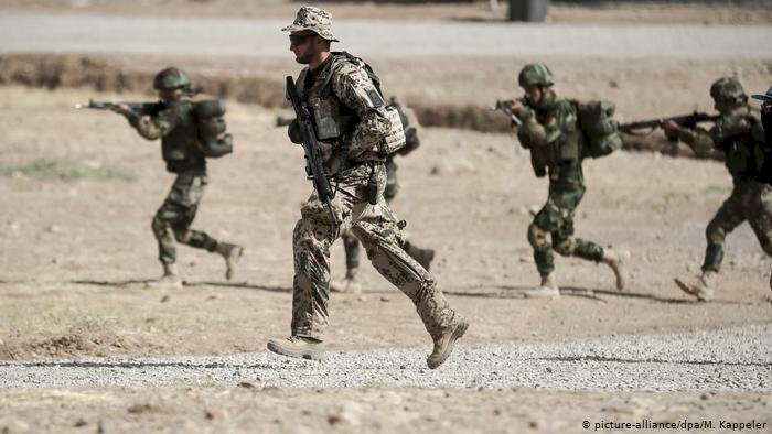 NATO'dan Iraklı askerlerin eğitimine ara