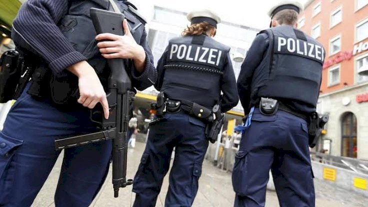Almanya'da polise bıçakla saldıran Türk öldürüldü