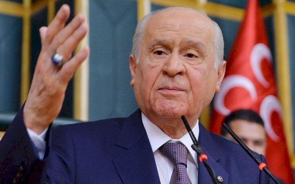 Bahçeli'nin "FETÖ'nün siyasi ayağıyla mücadelede zaaf var" mesajı  kriz çıkardı
