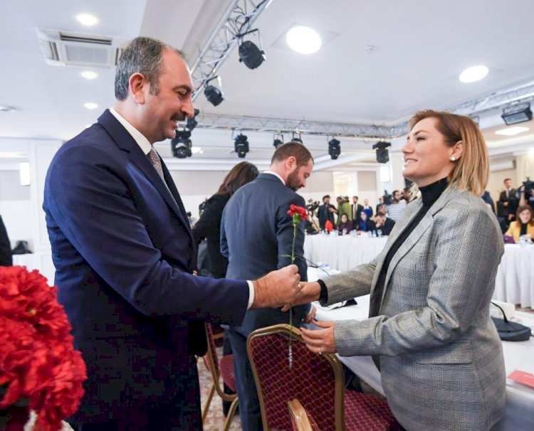 Gül, 42 yaşında adaletin başında