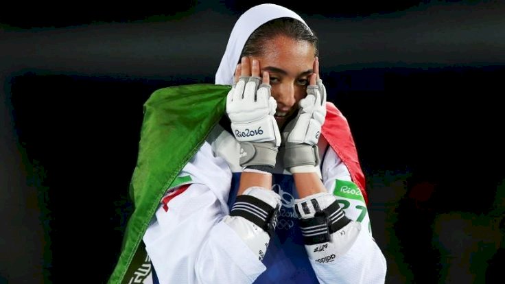 İran'ın Olimpiyat madalyalı tek kadın atleti ülkesini terk etti