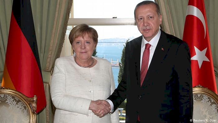 Merkel 24 Ocak'ta İstanbul'a gidiyor