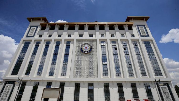 Harbiyeli askeri öğrenci annesi Melek Çetinkaya'nın 'Adalet Yürüyüşü' engellendi, gözaltılar var