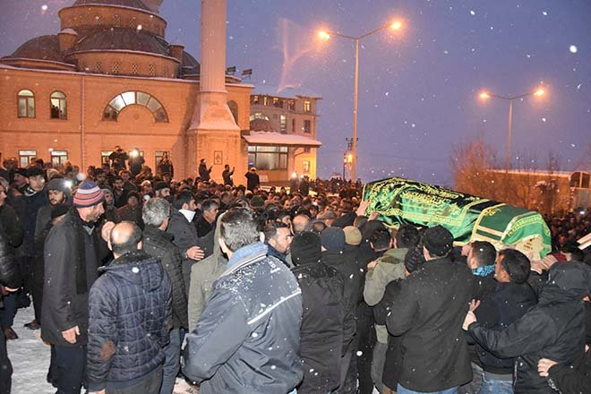 Nakşibendi şeyhinin cenazesinde vali ve AKP’li vekil de yer aldı