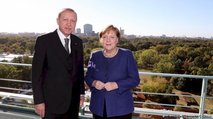 Bild: Merkel Türkiye'ye kolaylık göstermeli