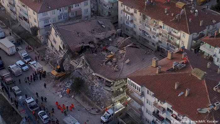 AFAD: Elazığ depreminde can kaybı 20'ye yükseldi