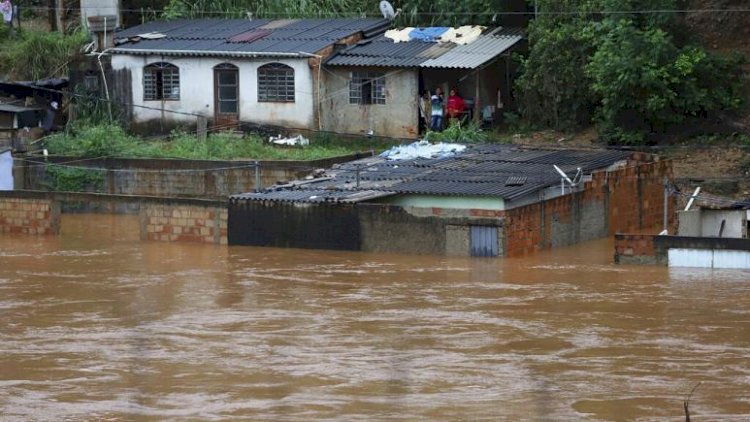 Brezilya'da aşırı yağış sonrası meydana gelen sel ve toprak kayması 30 can aldı