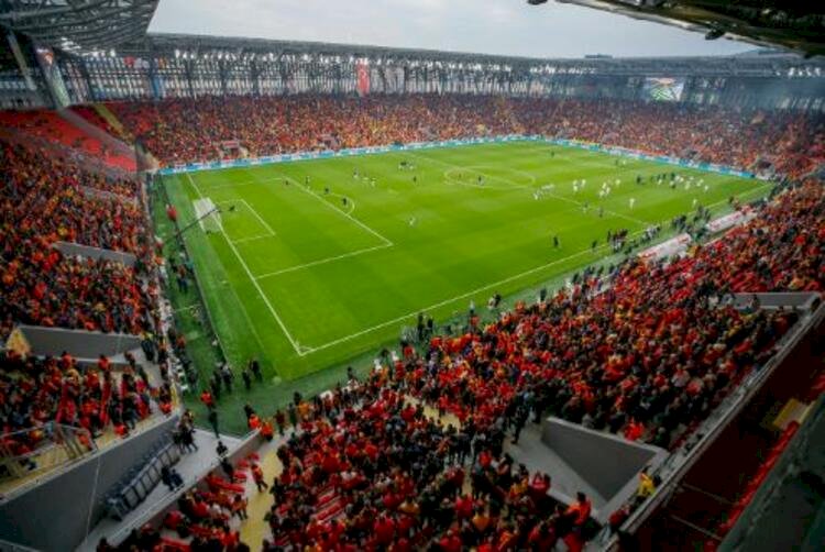 Göztepe Gürsel Aksel Stadyumu, Göztepe - Beşiktaş maçı ile açıldı!