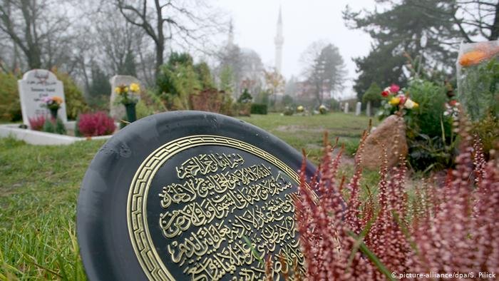 Hollanda'da Müslümanlar mezarlık yapmak için bağış topluyor