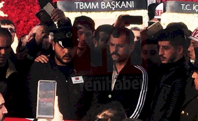 Duygu dolu anlar! Şehit ağabeyinin kepiyle...