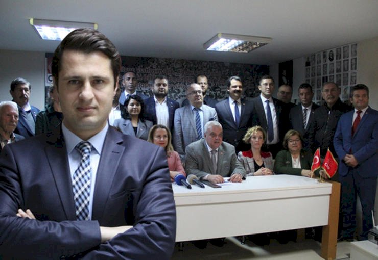 CHP İzmir'de ilçe başkanlarından Deniz Yücel'e destek