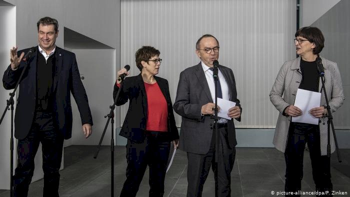 Berlin'de AfD krizi, Merkel devrede