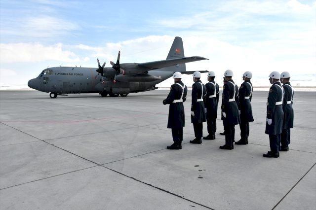 Van'daki çığ düşmesinde şehit olan uzman çavuş Avcı'nın naaşı Kars'a getirildi