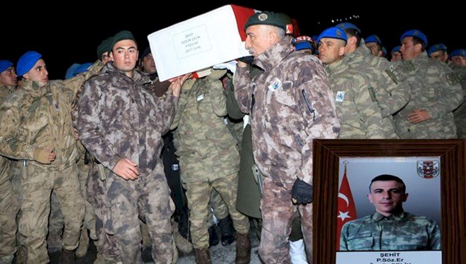 Hakkari'de el bombası patladı: 1 şehit