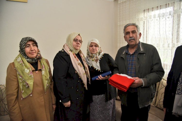 Bakan Selçuk'tan şehit ailesine taziye ziyareti