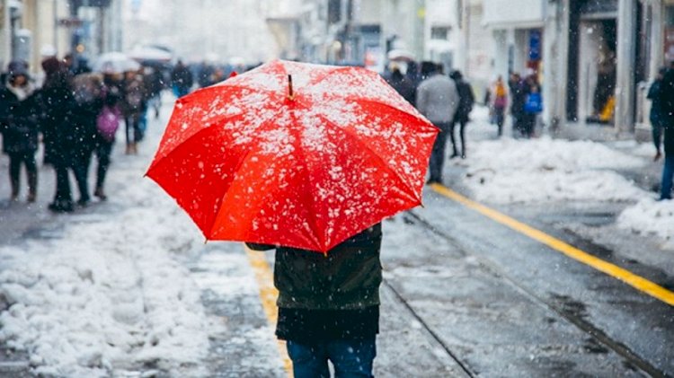 İSTANBUL'DAN KAR GİDİYOR SOĞUK KALIYOR