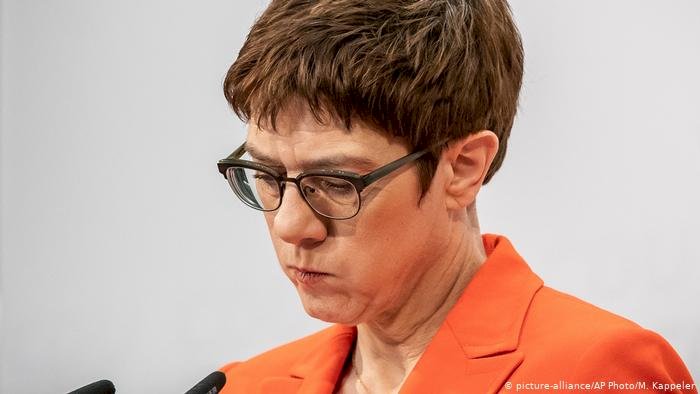 Merkel'in partisinde Thüringen krizi