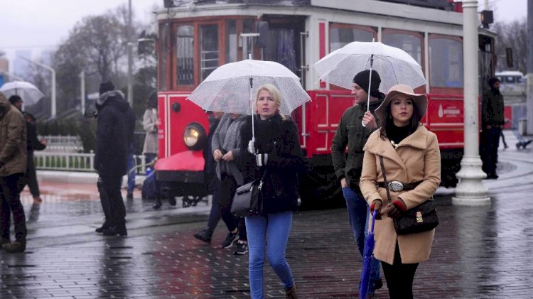 İSTANBUL’DA YAĞMUR ÖĞLENE KADAR DEVAM EDECEK