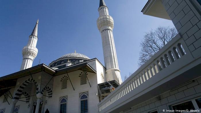Almanya'da Müslüman kuruluşlar camilerin daha iyi korunmasını istedi