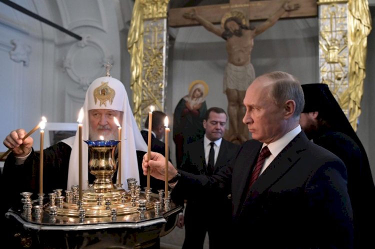 Rusya’da “Tanrı”, Komünist Parti’nin desteğiyle Anayasaya dönüyor
