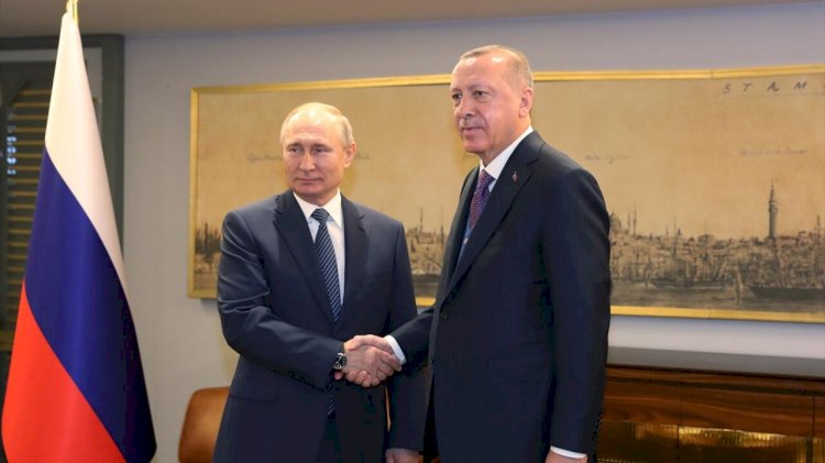 Erdoğan’ın gazetecilere gösterdiği resim Putin'in zoruna gitti