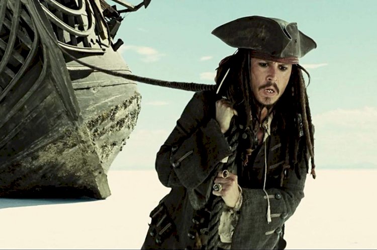 Johnny Depp’in Karayip Korsanları’na dönmesi için imza kampanyası