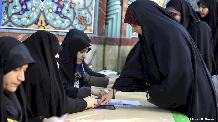 İran'da parlamento seçimleri yapılıyor
