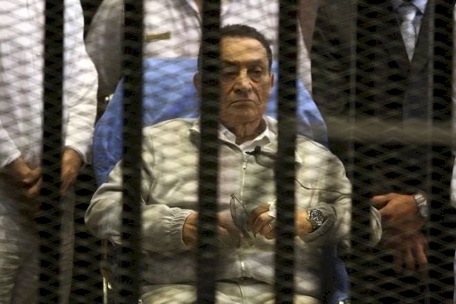 Hüsnü Mübarek öldü: Mısır'ı 30 yıl yönetip Arap Baharı sonrası yargılanan lider kimdir?